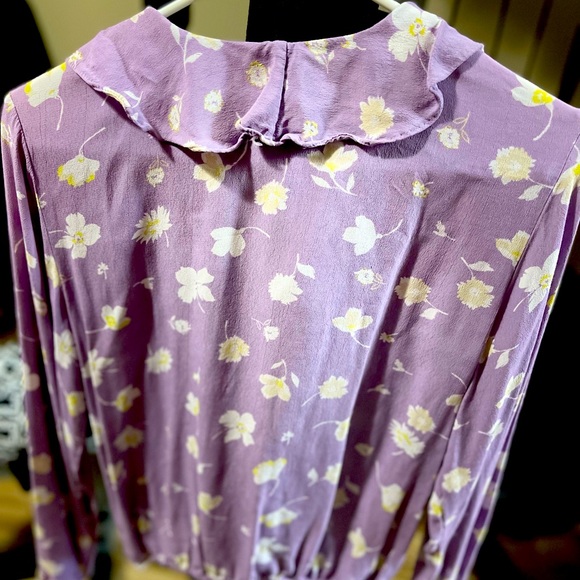 This is a beautiful purple blouse by Sanctuary & is  perfect for the Spring. - Picture 4 of 5